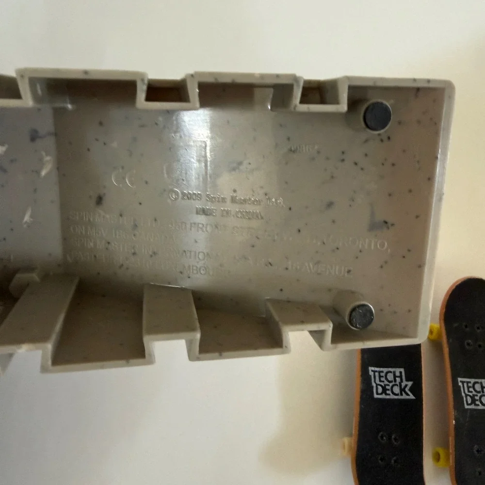 Tech Deck Fingerboard Skatepark Ramp Set + 4 Skateboards Spin Master 2009